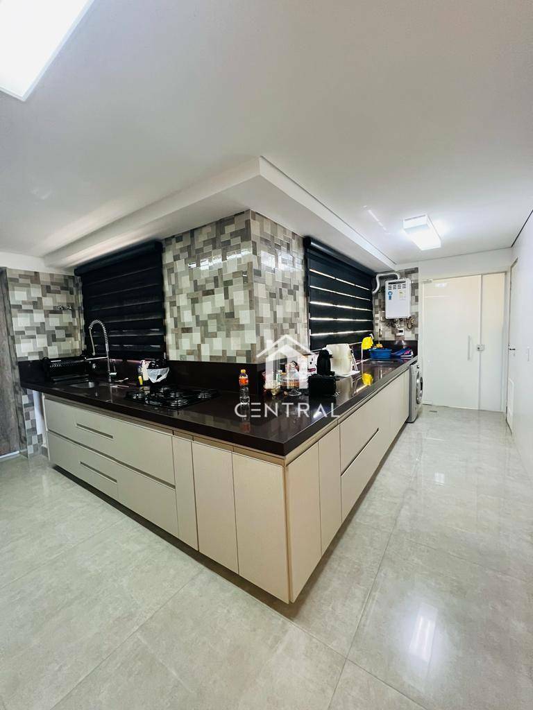 Apartamento à venda com 3 quartos, 182m² - Foto 11