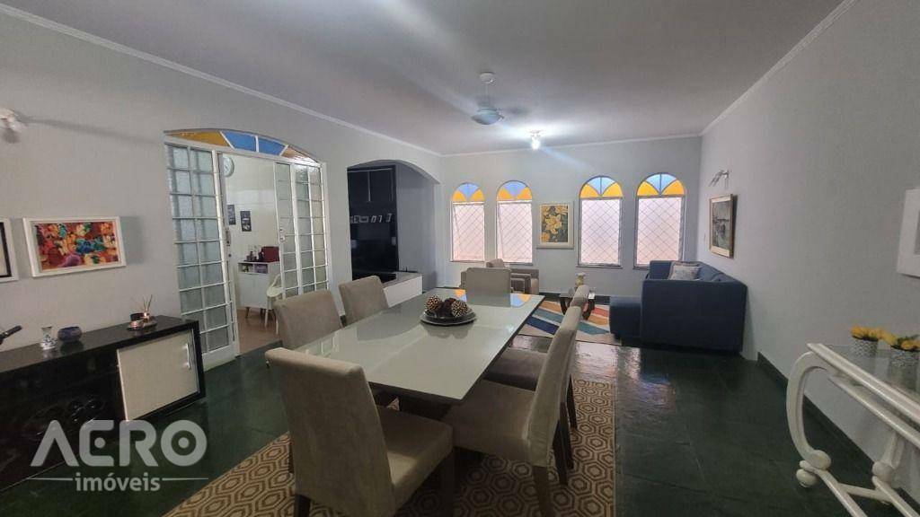 Casa à venda com 4 quartos, 229m² - Foto 13