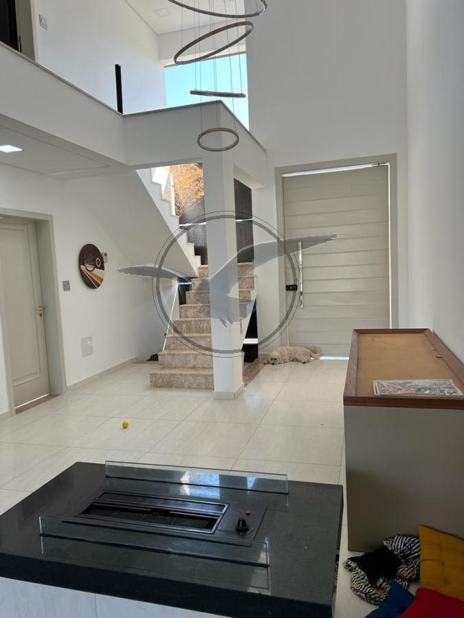 Casa de Condomínio à venda com 4 quartos, 300m² - Foto 2