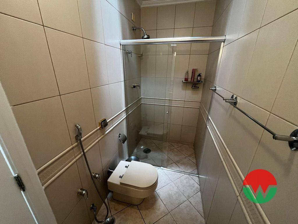 Casa de Condomínio para alugar com 5 quartos, 700m² - Foto 16