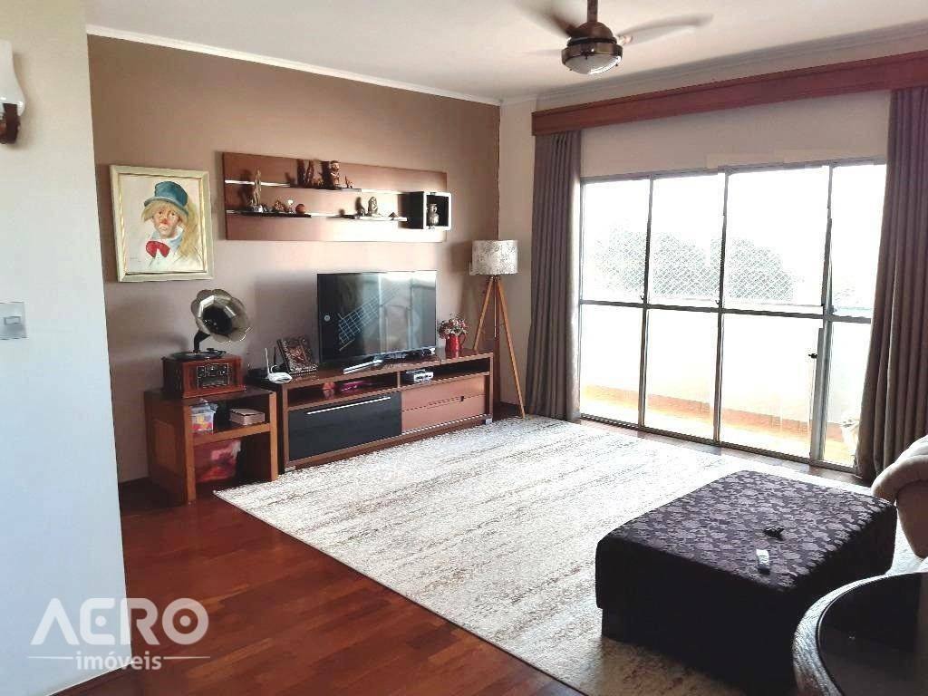 Apartamento à venda com 4 quartos, 249m² - Foto 1