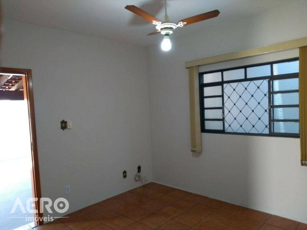 Casa à venda com 2 quartos, 150m² - Foto 13