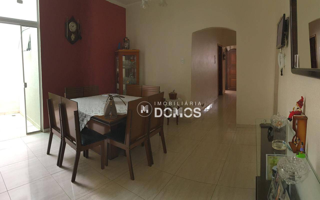 Casa de Condomínio à venda com 4 quartos, 209m² - Foto 2