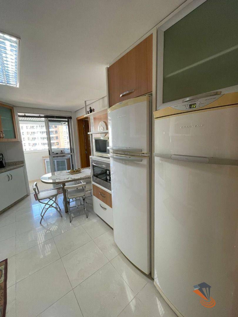 Apartamento à venda com 4 quartos, 150m² - Foto 8