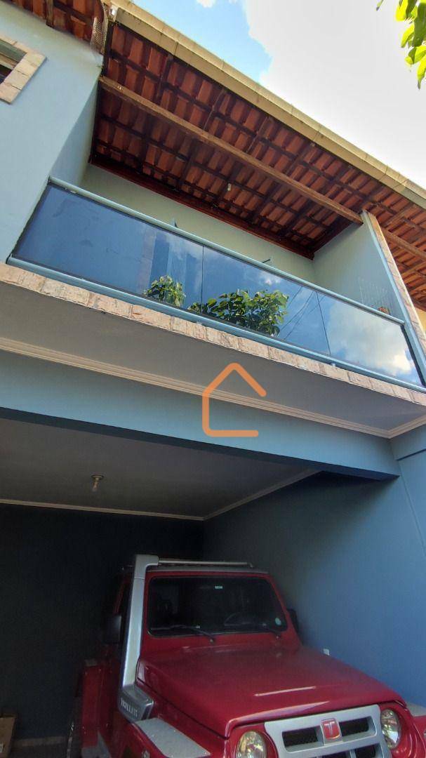 Casa à venda com 3 quartos, 135m² - Foto 1