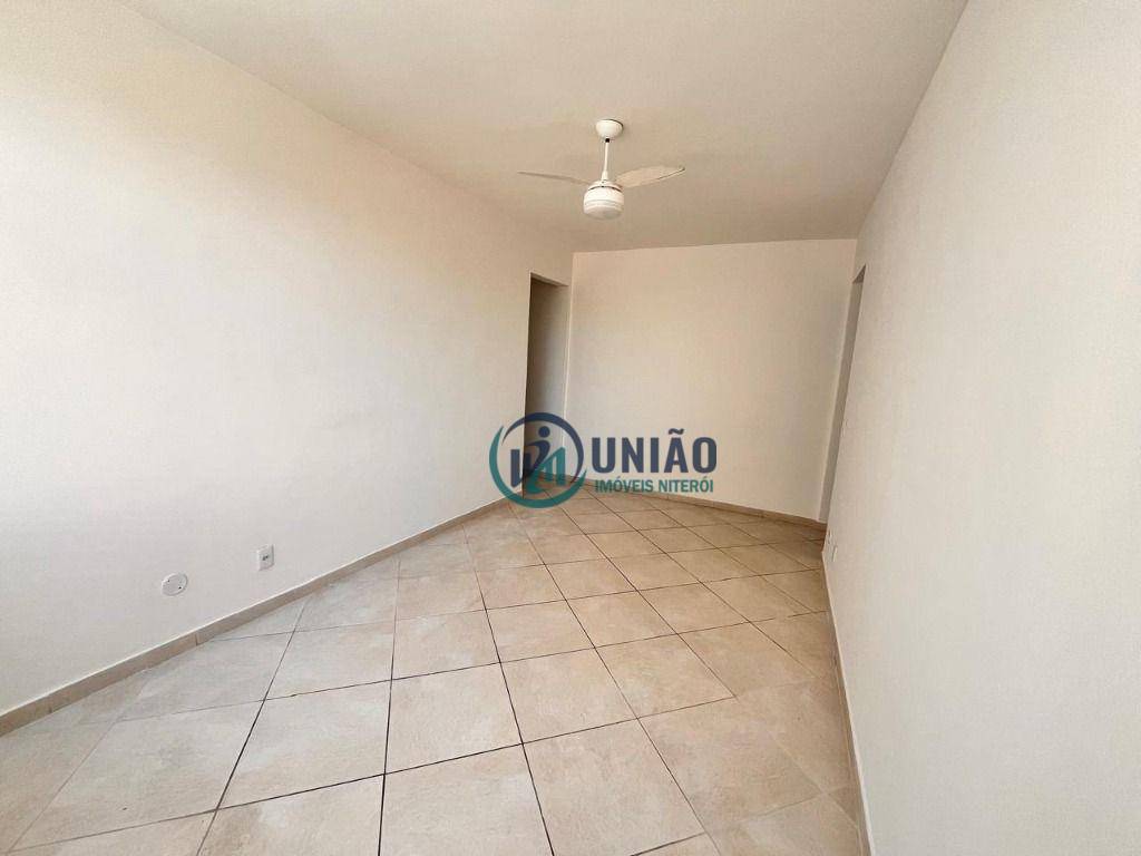 Apartamento à venda com 2 quartos, 70m² - Foto 4