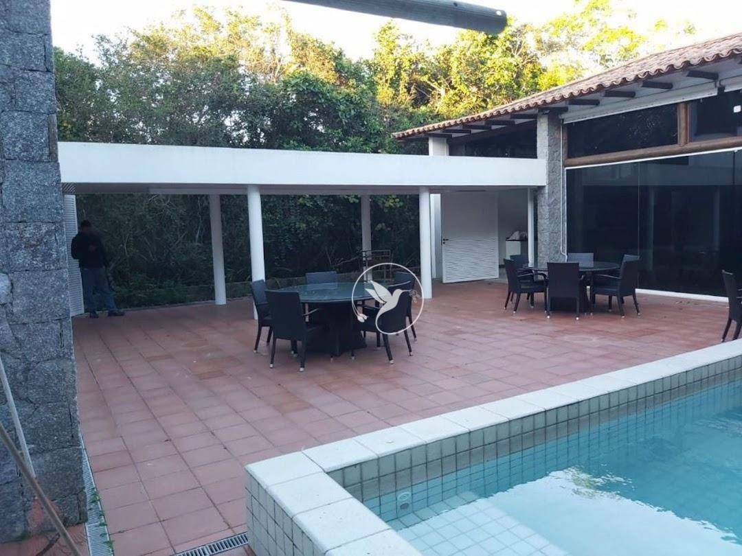 Casa de Condomínio à venda com 3 quartos, 340m² - Foto 2