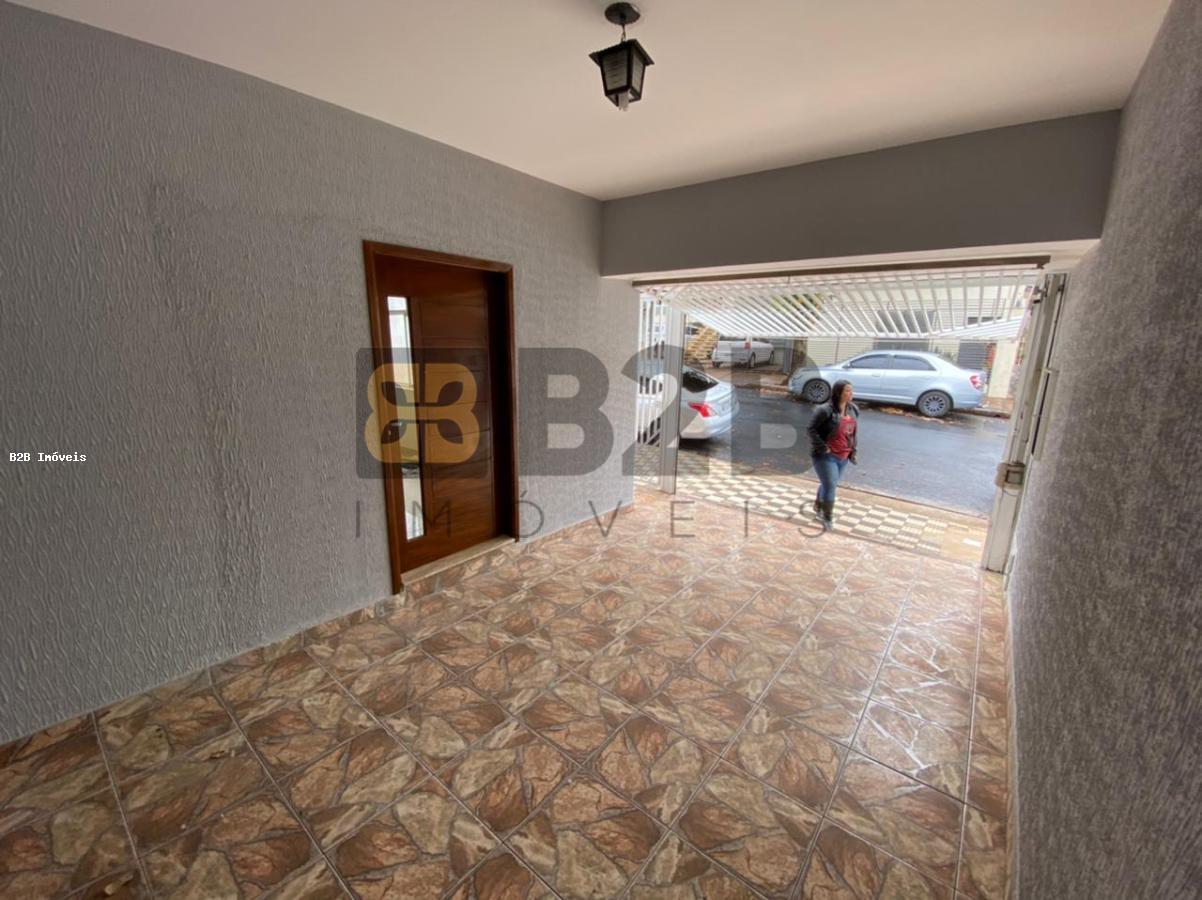 Casa à venda com 4 quartos, 163m² - Foto 1