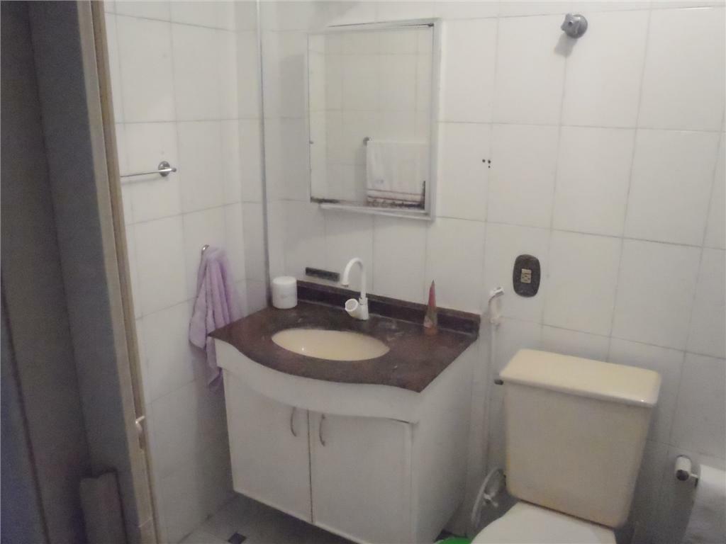 Apartamento à venda com 2 quartos, 66m² - Foto 3