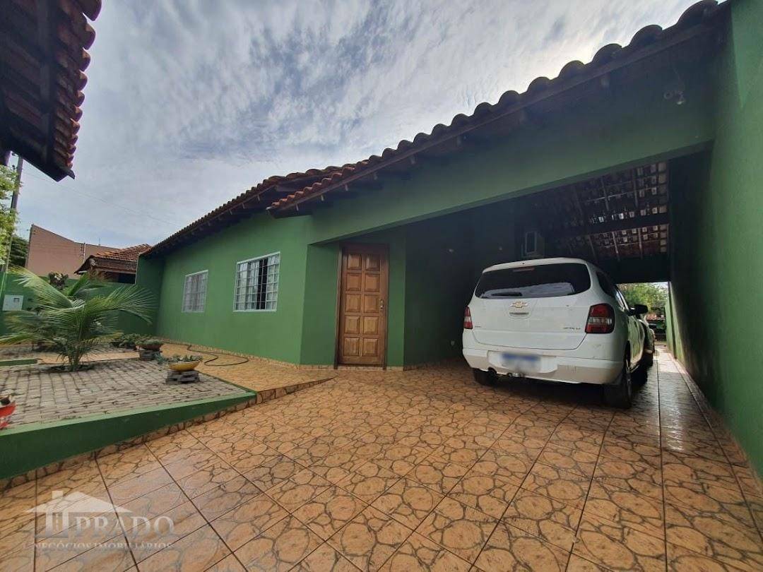 Casa à venda com 4 quartos, 262m² - Foto 1