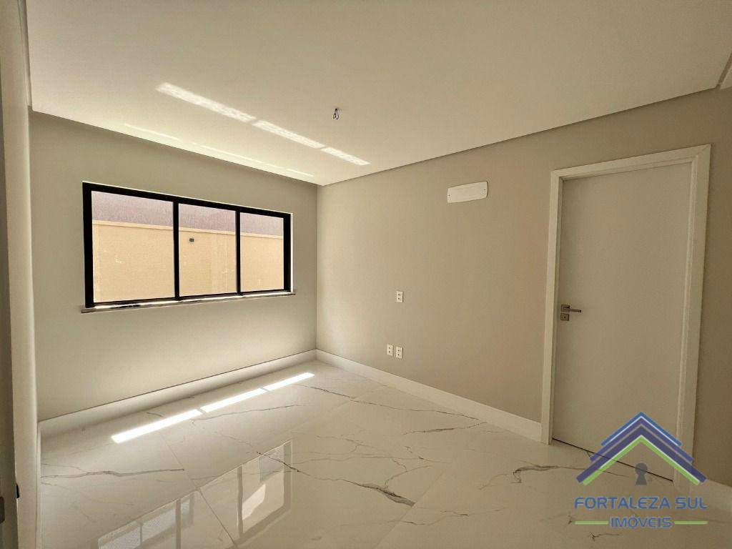 Casa de Condomínio à venda com 4 quartos, 325m² - Foto 25