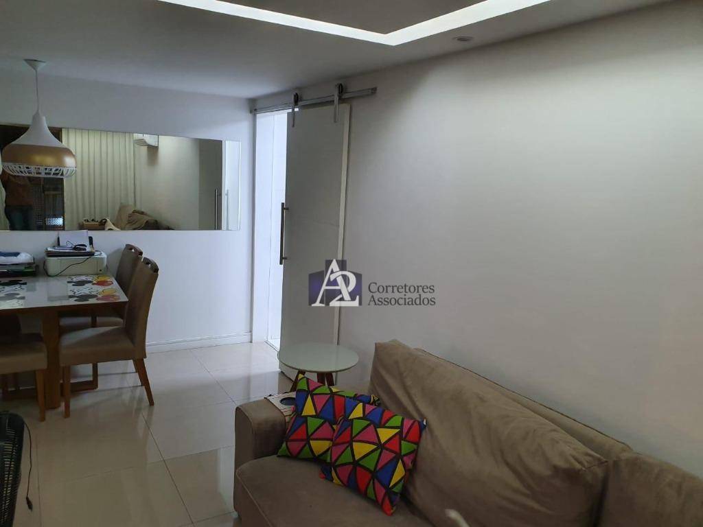 Apartamento à venda com 2 quartos, 72m² - Foto 2