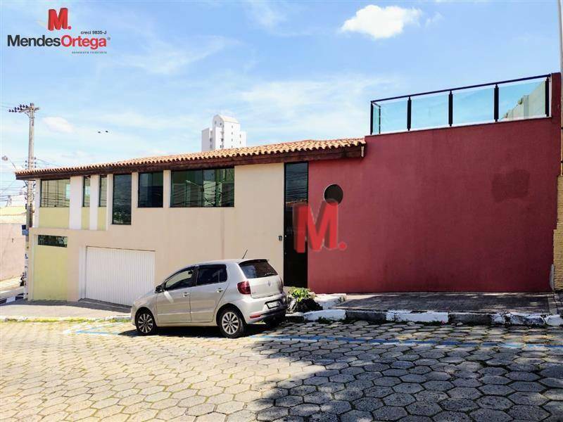 Casa para alugar com 3 quartos, 375m² - Foto 2