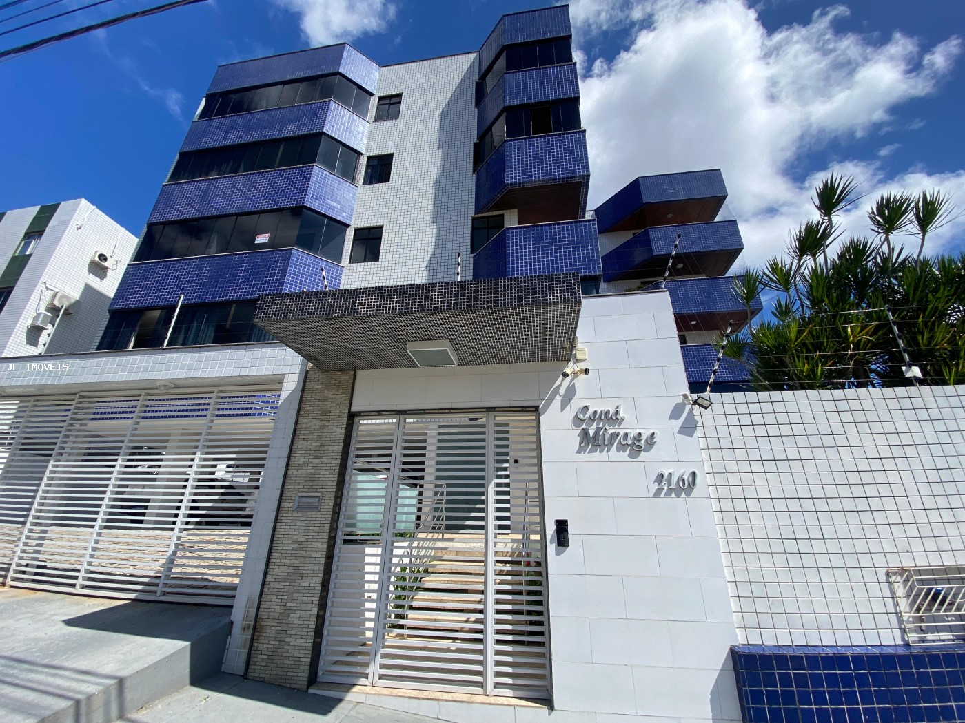 Apartamento para alugar com 3 quartos, 200m² - Foto 1