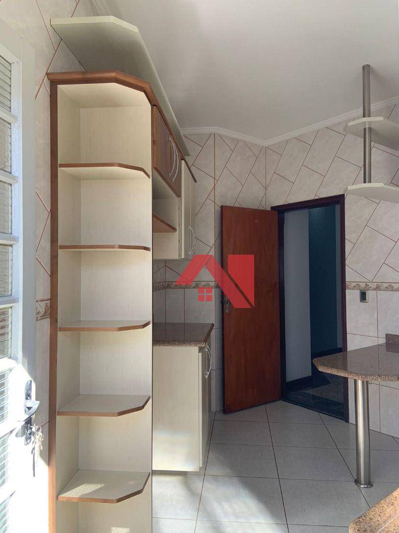 Casa à venda com 3 quartos, 196m² - Foto 8