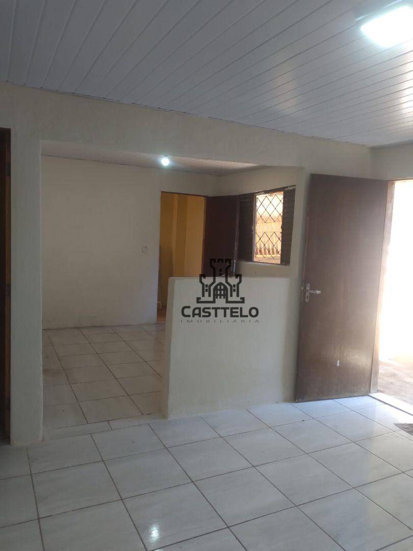 Casa à venda com 3 quartos, 100m² - Foto 1