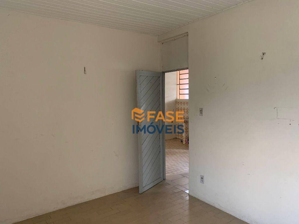 Casa à venda com 2 quartos, 80m² - Foto 11