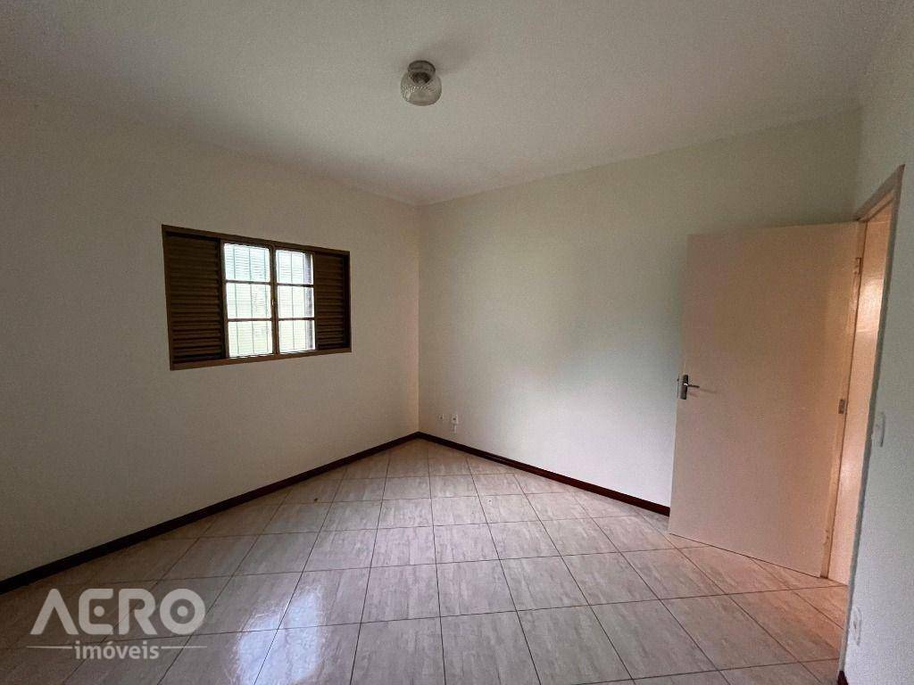 Casa à venda com 3 quartos, 206m² - Foto 8