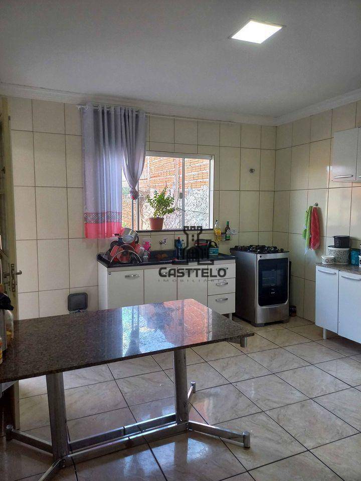 Casa à venda com 2 quartos, 125m² - Foto 1