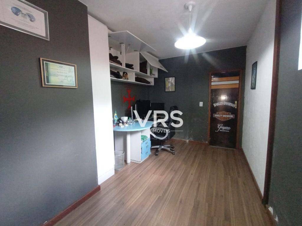 Casa à venda com 3 quartos, 224m² - Foto 18