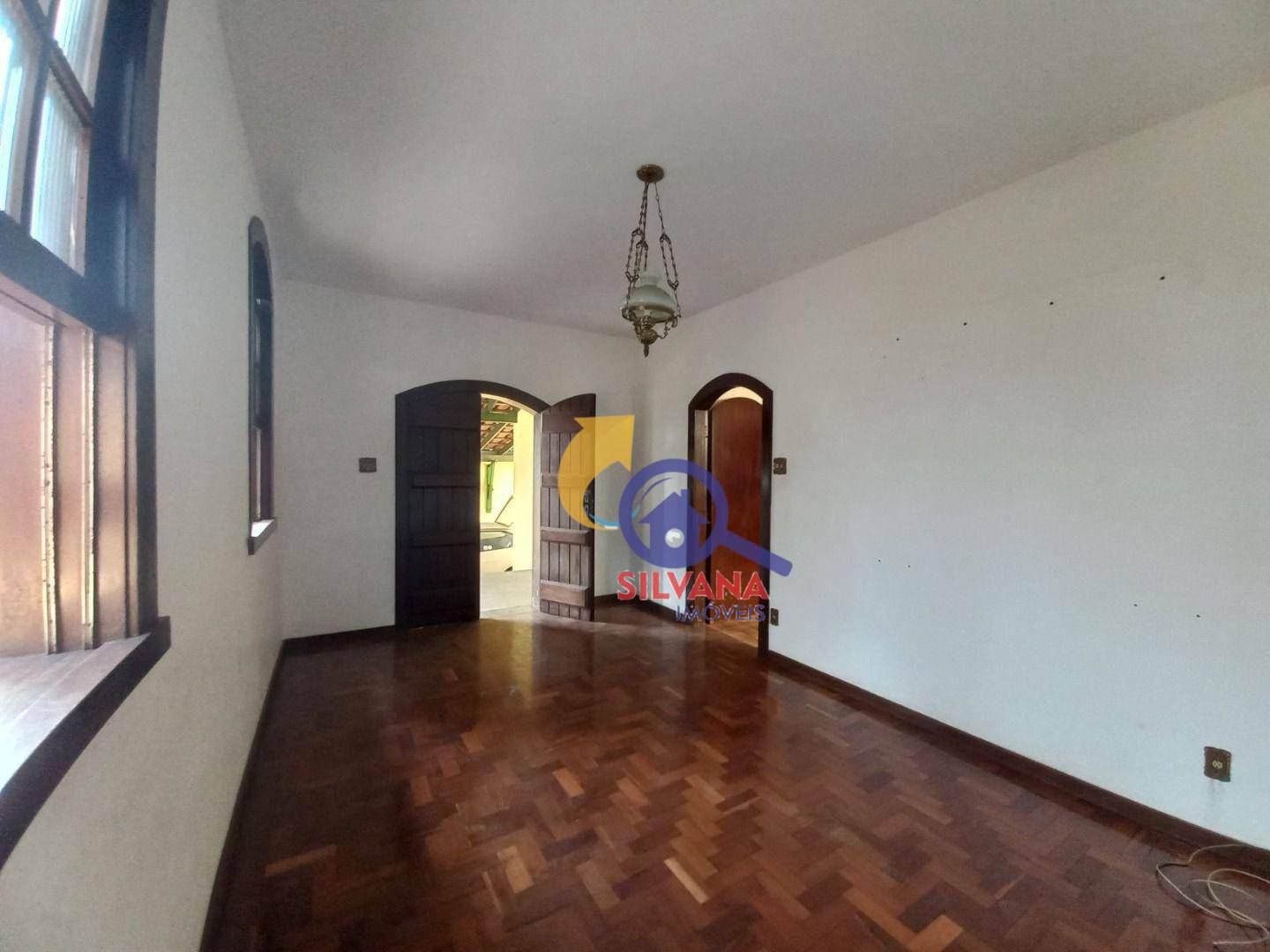 Casa à venda com 3 quartos, 260m² - Foto 3