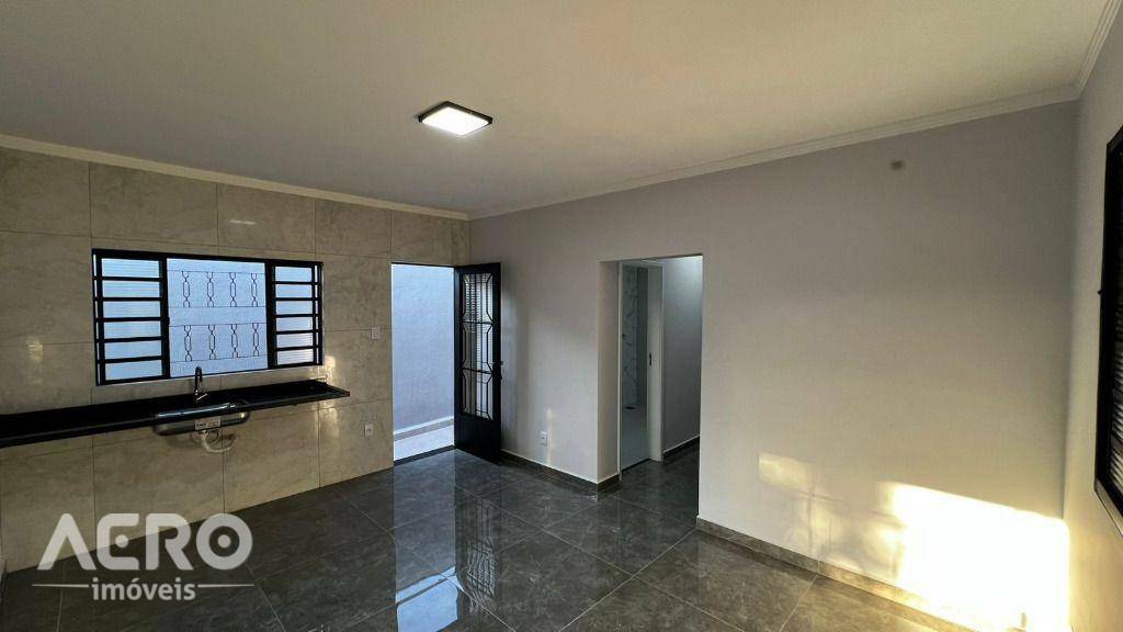 Casa à venda com 3 quartos, 190m² - Foto 1