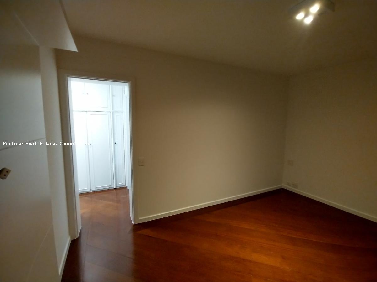 Apartamento à venda com 3 quartos, 198m² - Foto 5