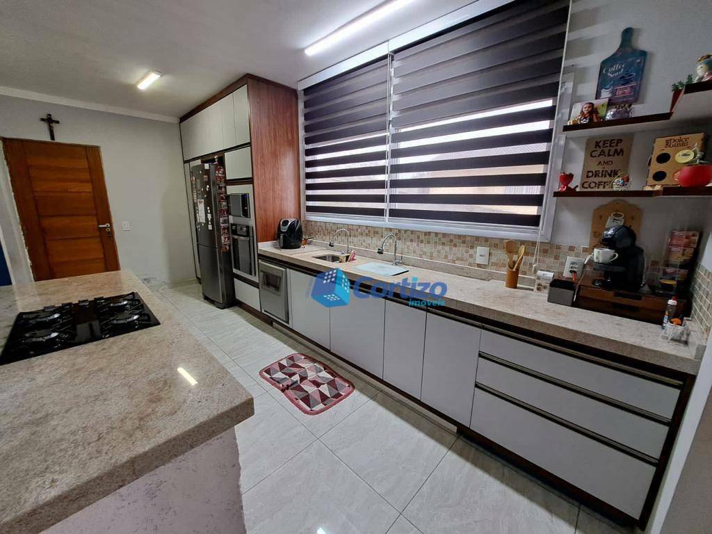 Casa de Condomínio à venda com 3 quartos, 300m² - Foto 4