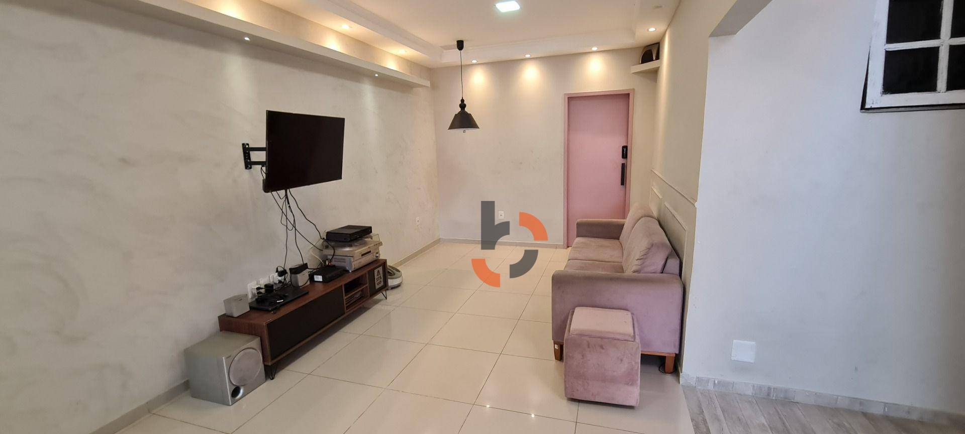 Casa à venda com 3 quartos, 241m² - Foto 2