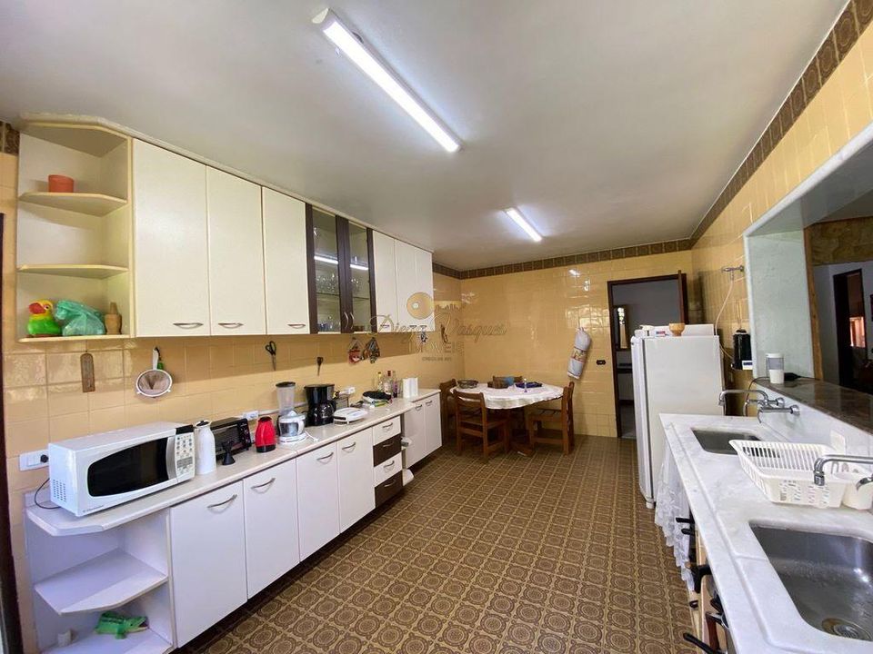 Casa à venda com 6 quartos, 1800m² - Foto 25