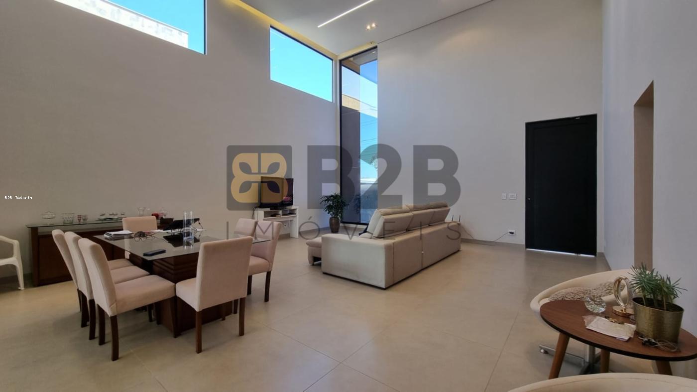 Casa de Condomínio à venda com 3 quartos, 225m² - Foto 1