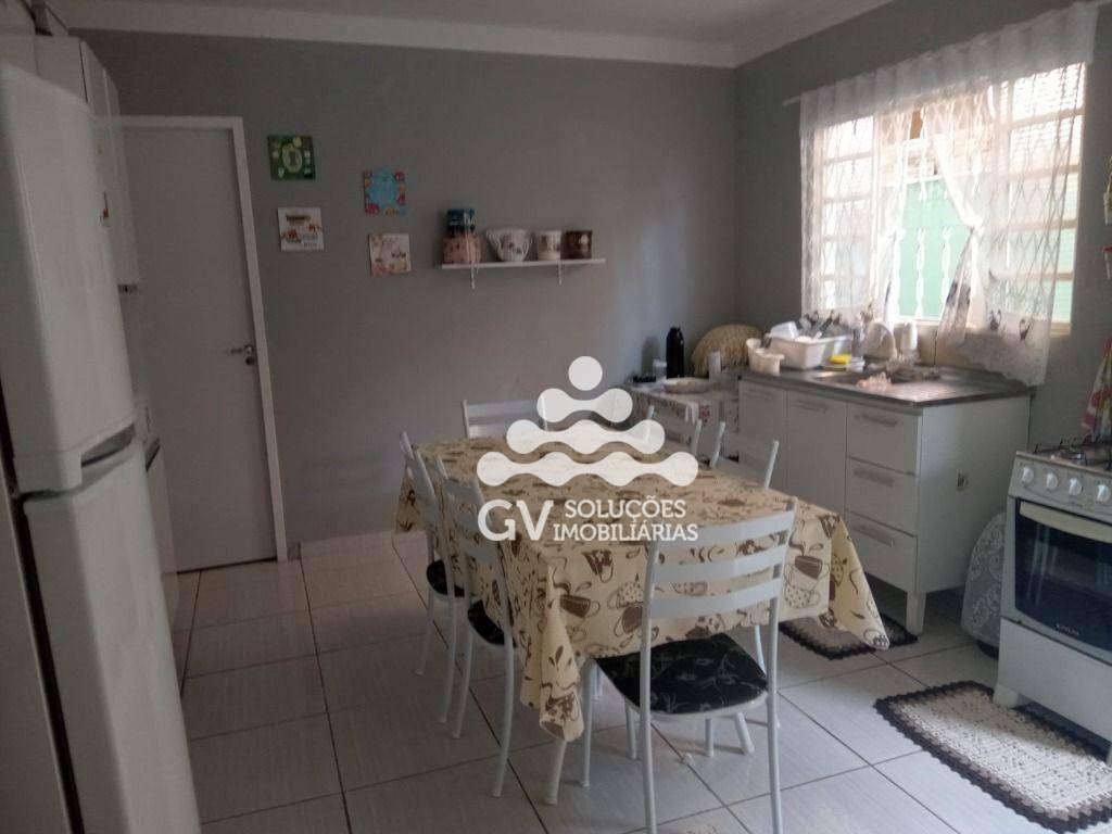 Casa à venda e aluguel com 3 quartos, 72m² - Foto 3