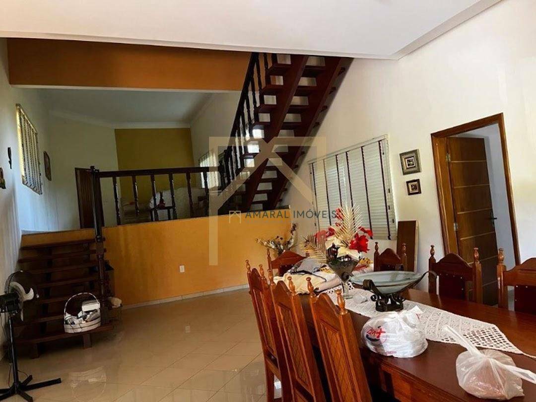 Casa à venda com 4 quartos, 400m² - Foto 2