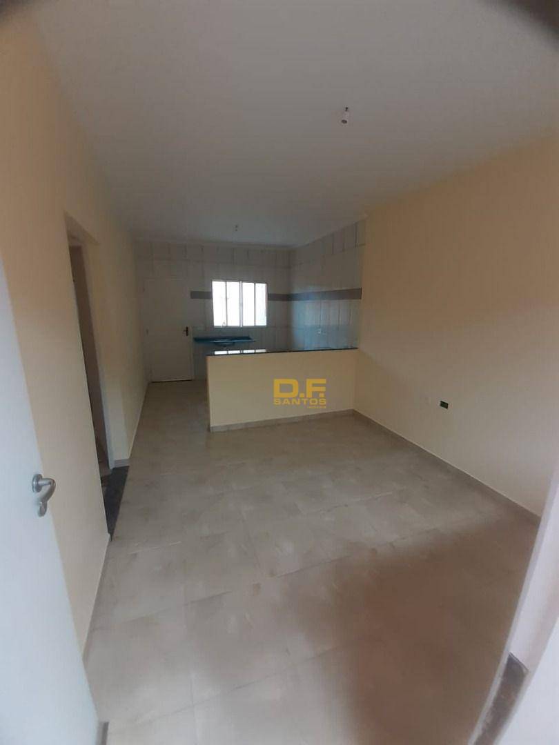 Casa à venda com 2 quartos, 70m² - Foto 1