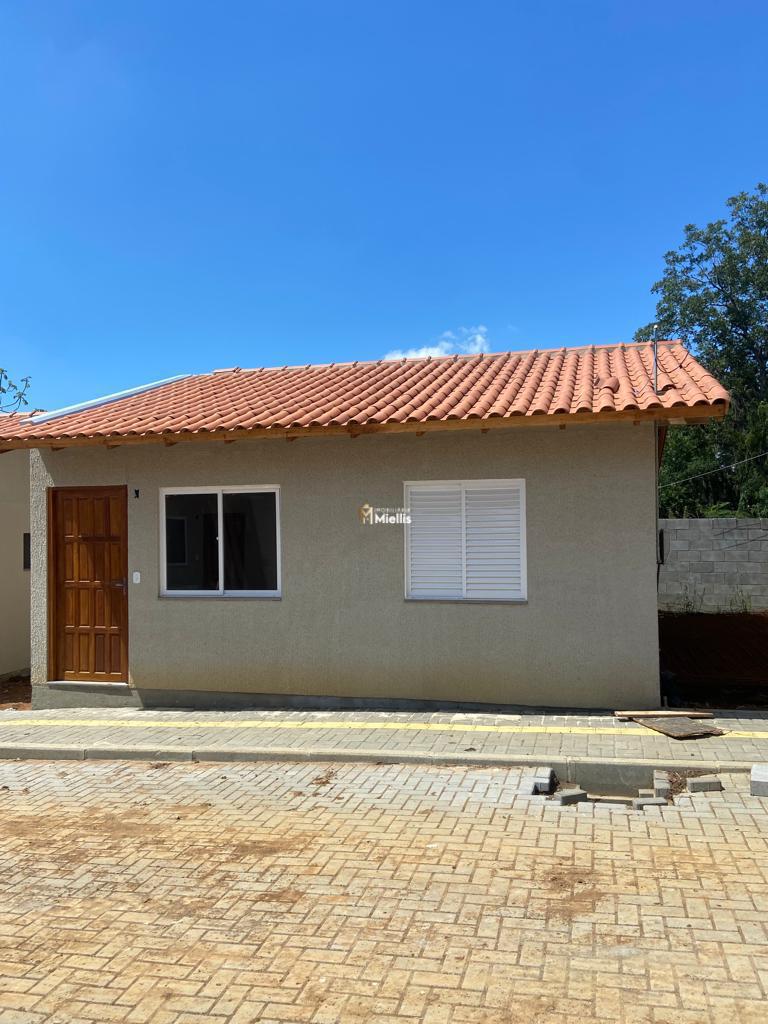 Casa à venda com 2 quartos, 50m² - Foto 1