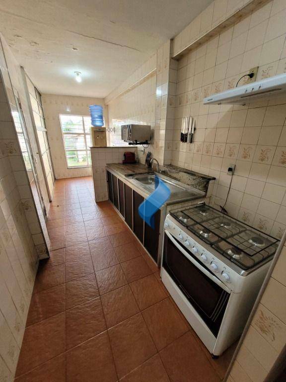 Casa à venda com 4 quartos, 197m² - Foto 4