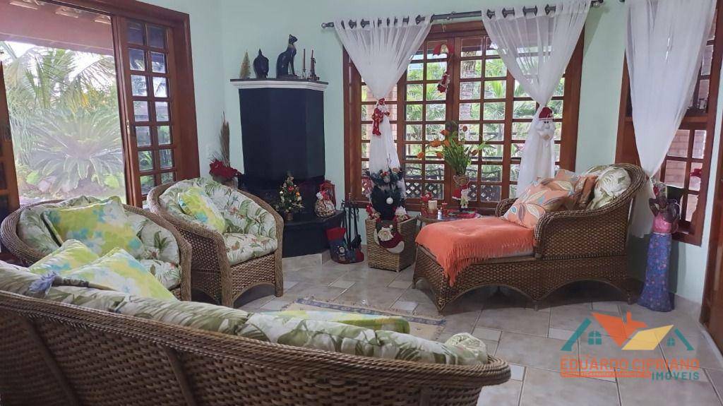 Casa de Condomínio à venda e aluguel com 5 quartos, 400m² - Foto 2