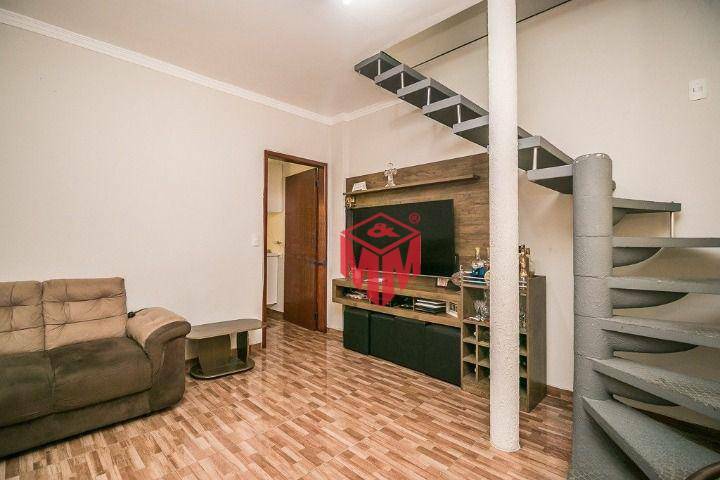 Sobrado à venda com 3 quartos, 212m² - Foto 1