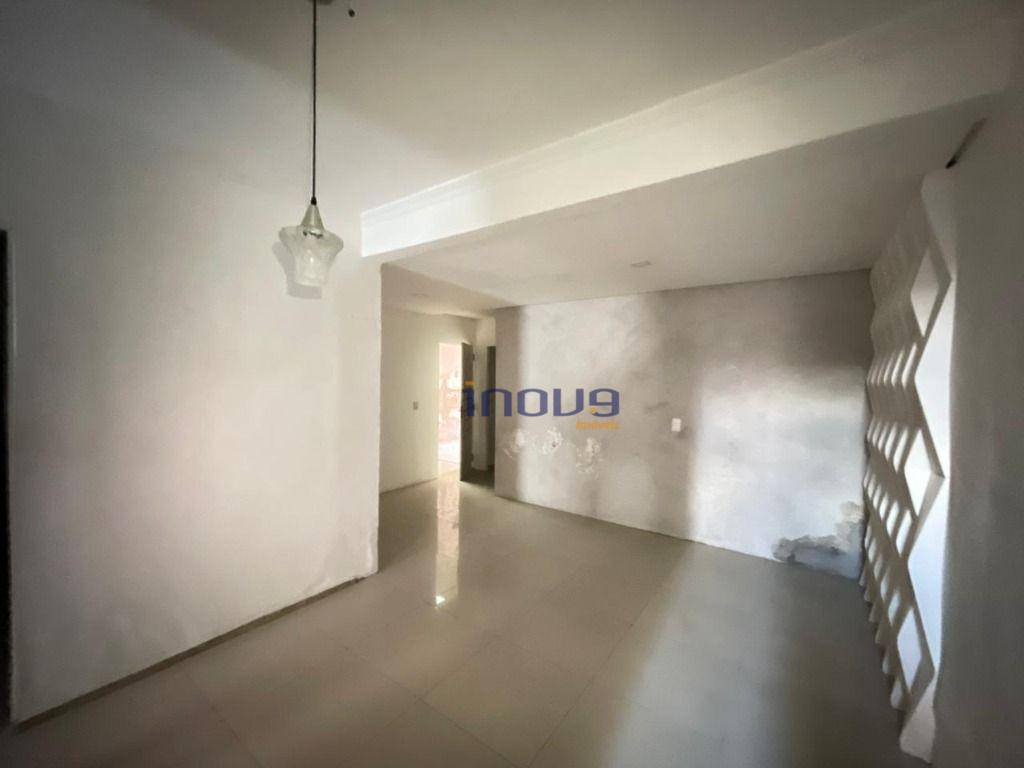 Casa, 5 quartos, 190 m² - Foto 2
