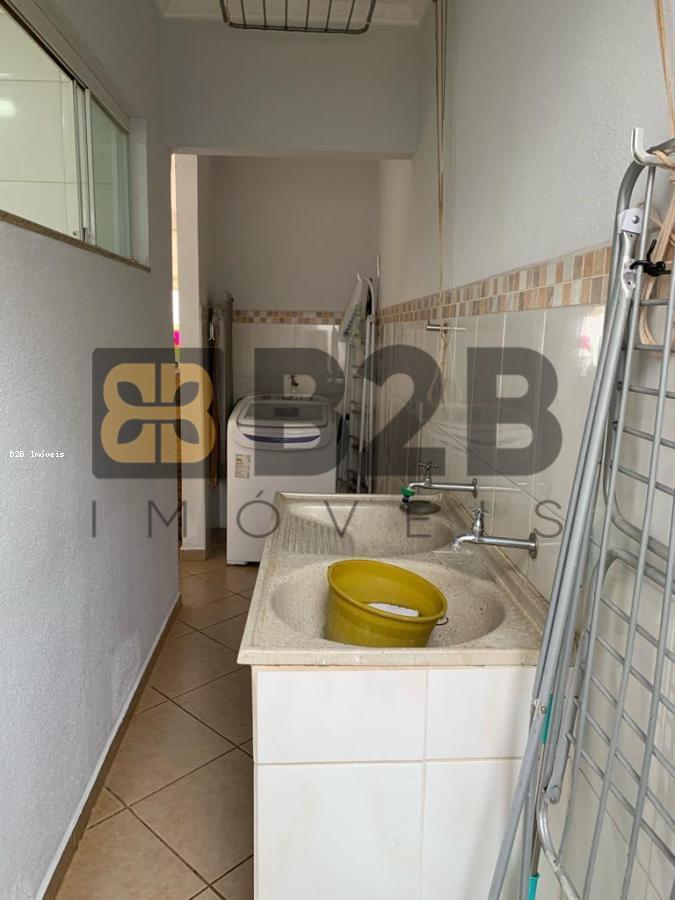 Casa de Condomínio à venda com 4 quartos, 220m² - Foto 31