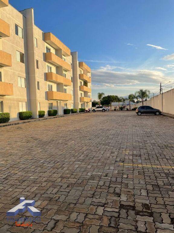 Apartamento à venda com 2 quartos, 67m² - Foto 2