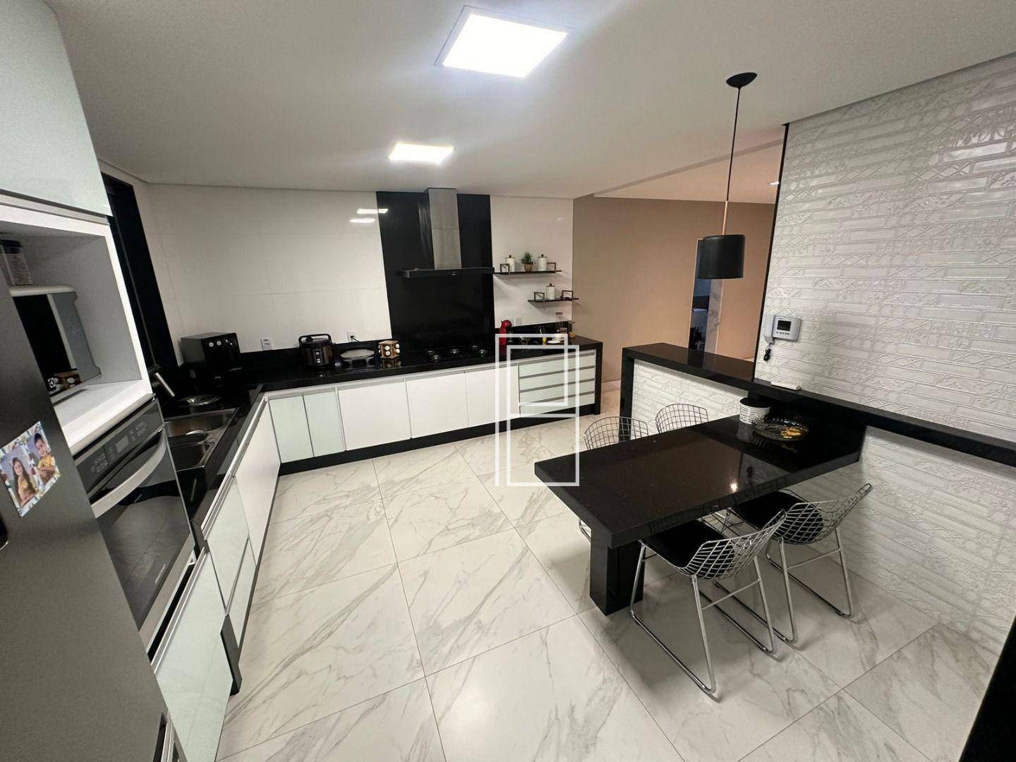 Casa à venda com 4 quartos, 250m² - Foto 24