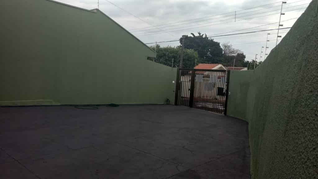 Casa à venda com 3 quartos, 100m² - Foto 2