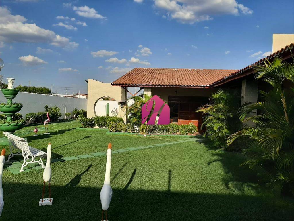 Casa à venda com 4 quartos, 384m² - Foto 1