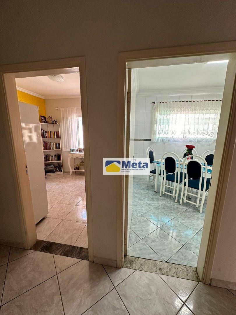 Casa à venda com 3 quartos, 250m² - Foto 13