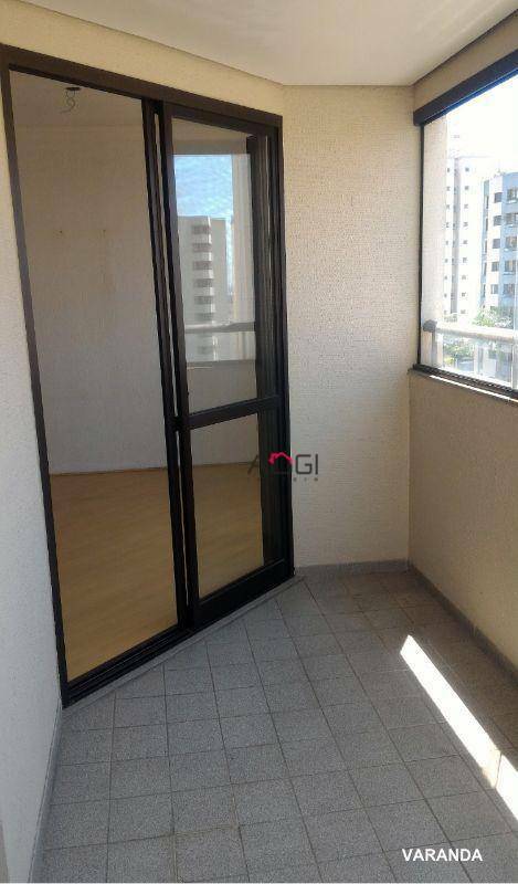 Apartamento à venda com 3 quartos, 101m² - Foto 2