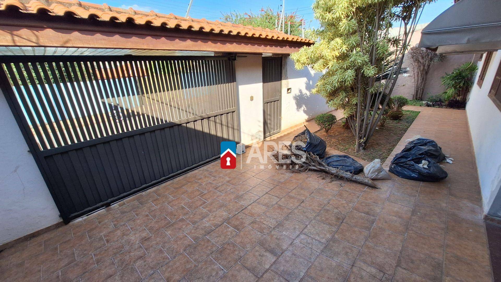 Casa para alugar com 3 quartos, 249m² - Foto 2
