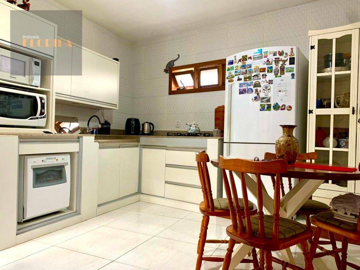 Casa à venda com 4 quartos, 151m² - Foto 12