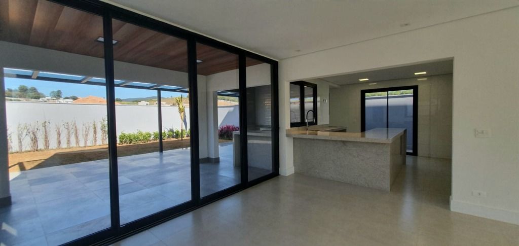 Casa à venda com 3 quartos, 300m² - Foto 10