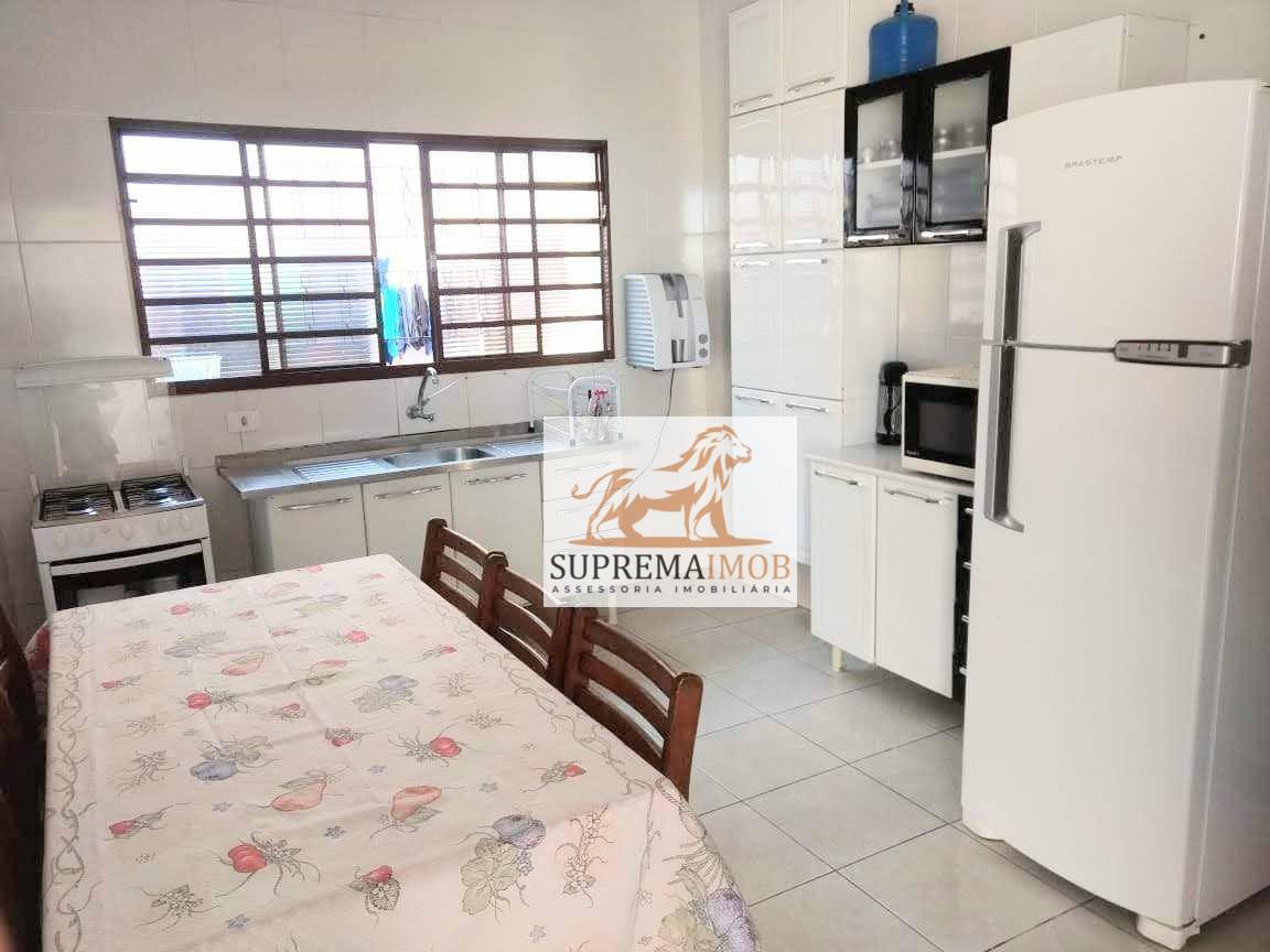 Casa à venda com 3 quartos, 200m² - Foto 2